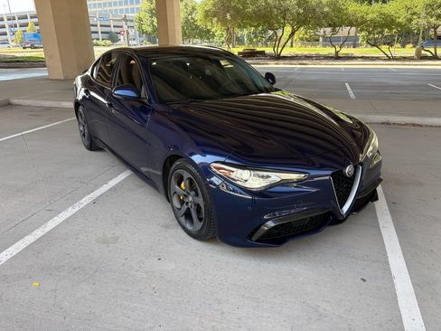 Used 2017 Alfa Romeo Giulia Ti w/ TI 19" Sport Package RWD image 4
