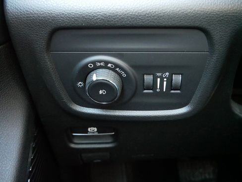 Used 2021 Jeep Grand Cherokee L Overland w/ Luxury Tech Group IV image 26