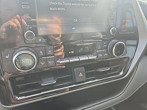 Used 2022 Toyota Highlander XLE image 57