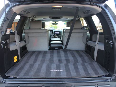 Used 2014 Toyota Sequoia Platinum AWD/4WD image 39