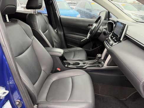 Used 2022 Toyota Corolla Cross XLE w/ Convenience Package AWD/4WD image 14