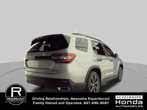 Used 2025 Honda Pilot Sport image 7