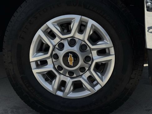 Used 2025 Chevrolet Silverado 2500 LT w/ Convenience Package AWD/4WD image 9