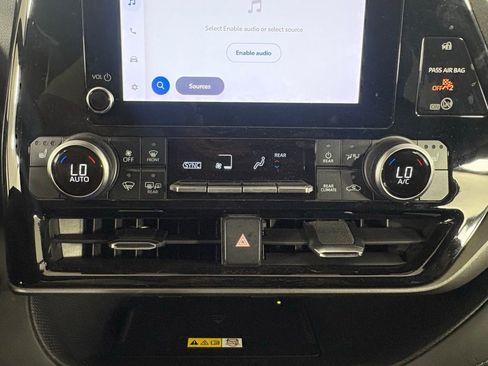 Used 2023 Toyota Highlander XLE image 21