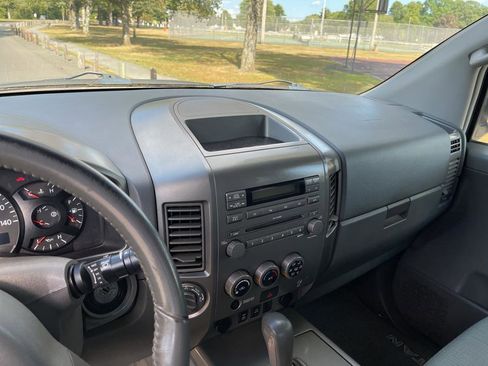 Used 2005 Nissan Titan SE image 37