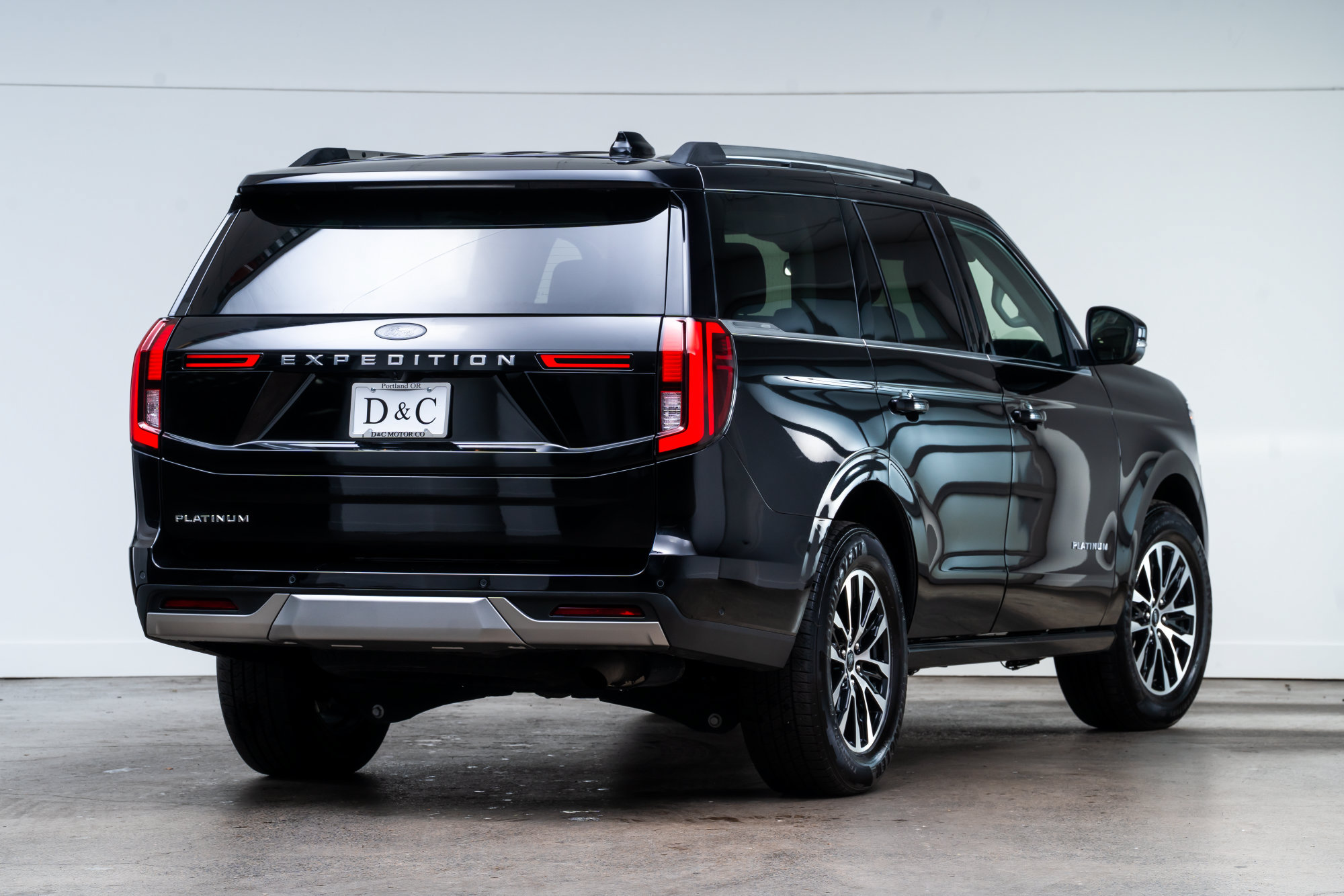 Used 2025 Ford Expedition Platinum AWD/4WD image 6
