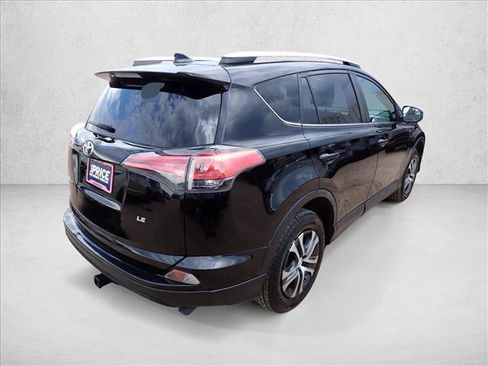 Used 2016 Toyota RAV4 LE FWD image 4