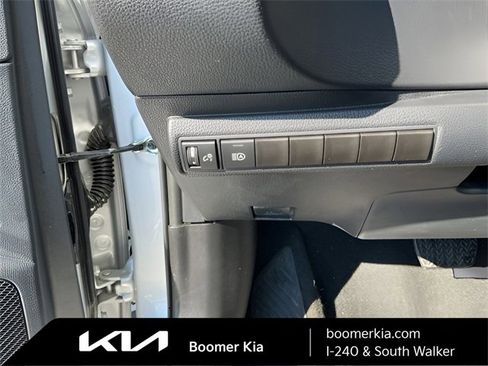 Used 2025 Toyota Corolla LE image 18