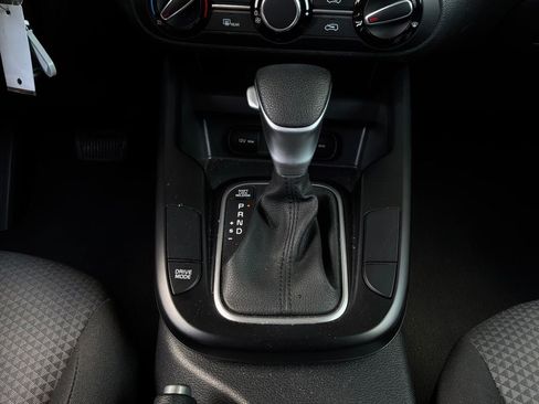 Used 2025 Kia Soul LX w/ LX Technology Package FWD image 21