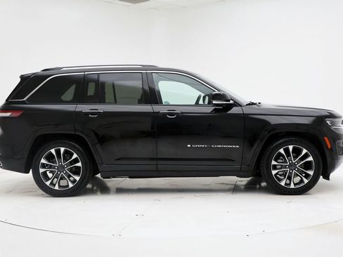 Used 2023 Jeep Grand Cherokee Overland w/ Luxury Tech Group IV AWD/4WD image 3