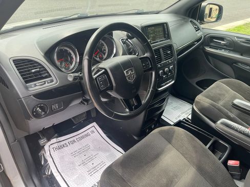 Used 2018 Dodge Grand Caravan SE FWD image 13