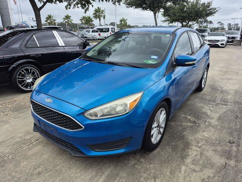Used 2015 Ford Focus SE FWD image 1