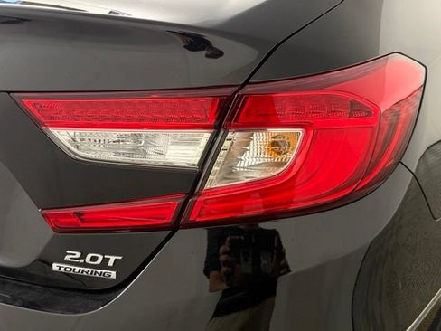 Used 2018 Honda Accord Touring image 17