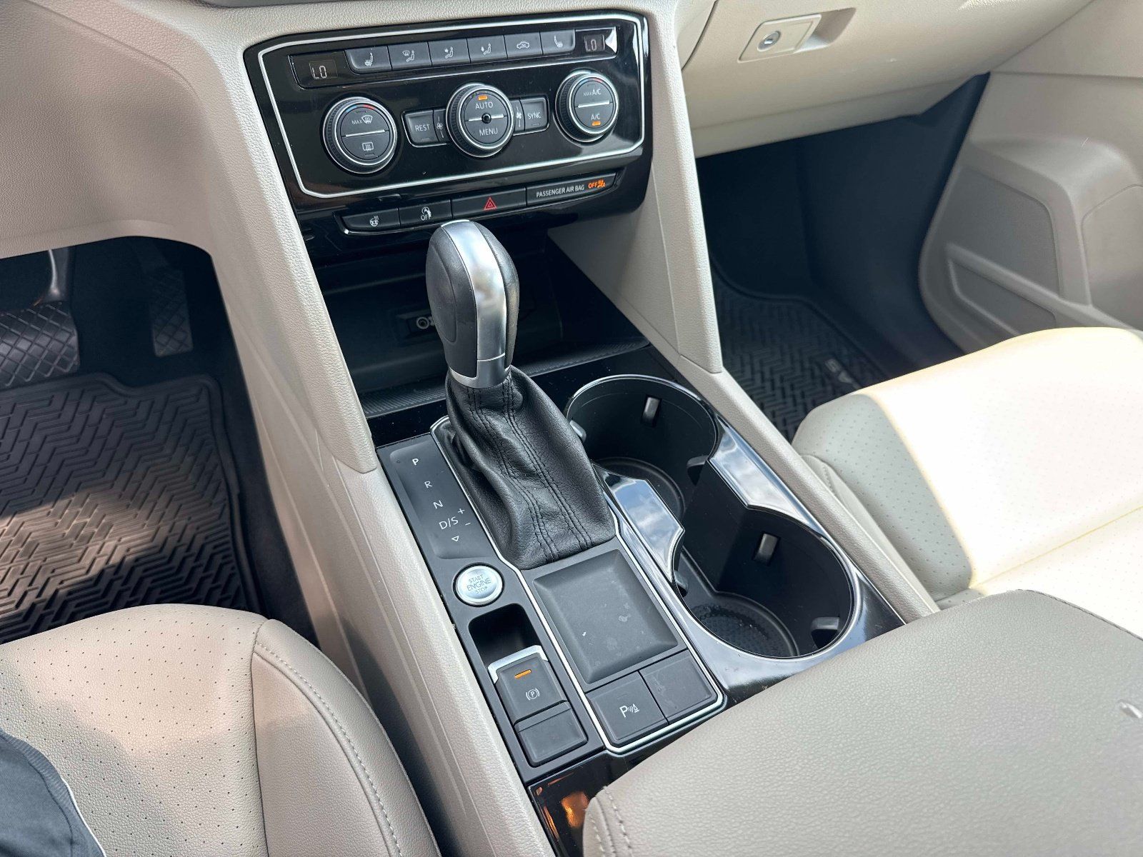 Used 2019 Volkswagen Atlas SEL FWD image 28