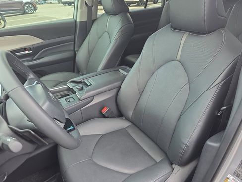 Used 2024 Toyota Grand Highlander Platinum image 16