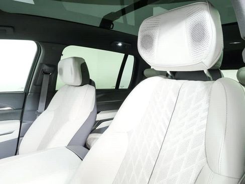Certified 2026 Cadillac Escalade IQ Sport 1 w/ LPO, ONYX Package AWD/4WD image 10