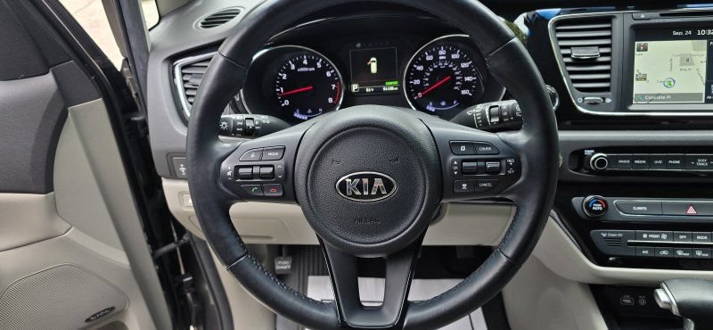 Used 2017 Kia Sedona SX FWD image 18
