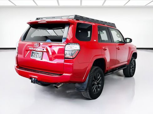 Used 2017 Toyota 4Runner SR5 AWD/4WD image 4