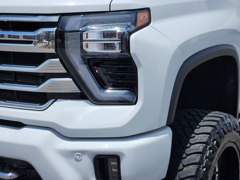 Used 2024 Chevrolet Silverado 2500 High Country w/ High Country Premium Package AWD/4WD image 11