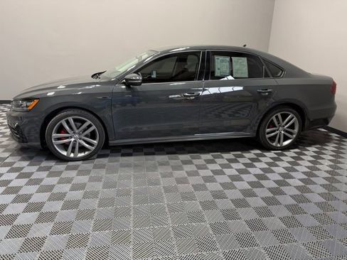 Used 2018 Volkswagen Passat 2.0T R-Line image 6