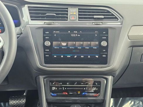 Used 2022 Volkswagen Tiguan SE image 37