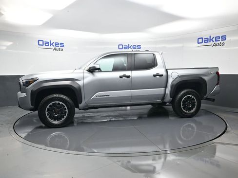 Used 2025 Toyota Tacoma TRD Off-Road AWD/4WD image 5