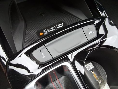 New 2026 Chevrolet Trax RS w/ Sunroof Package FWD image 32