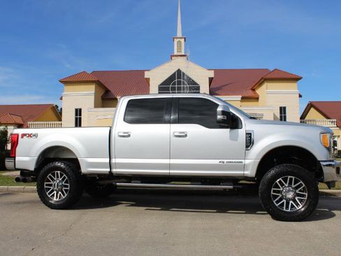 Used 2017 Ford F250 Lariat w/ Lariat Value Package image 3
