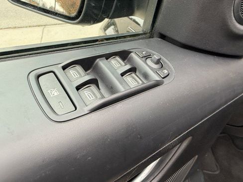 Used 2011 Land Rover LR2 HSE image 14