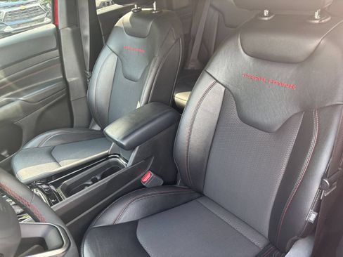 Used 2025 Jeep Compass Trailhawk AWD/4WD image 31