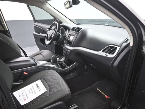 Used 2020 Dodge Journey SE w/ SE Popular Equipment Group image 26