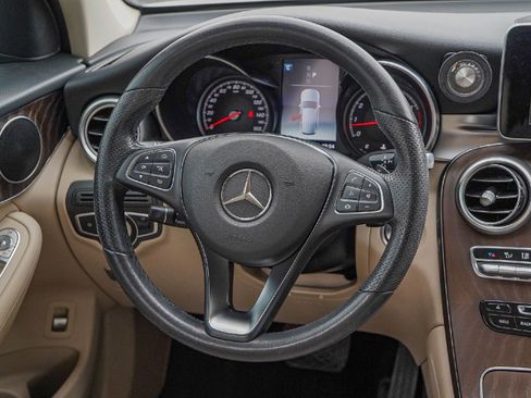 Used 2019 Mercedes-Benz GLC 300 4MATIC image 24