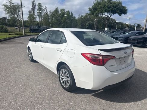 Used 2018 Toyota Corolla LE image 3