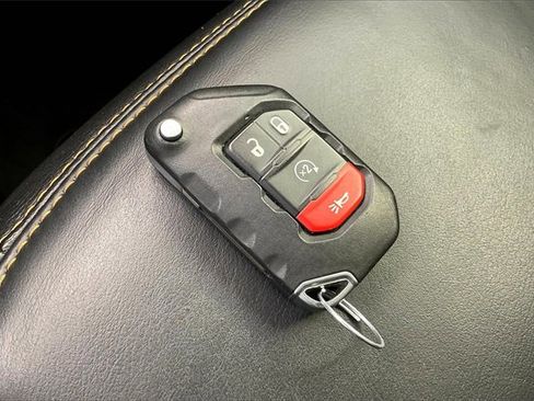 Used 2021 Jeep Gladiator Overland image 10