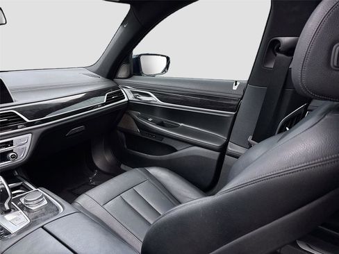 Used 2019 BMW 740e xDrive w/ M Sport Package image 27