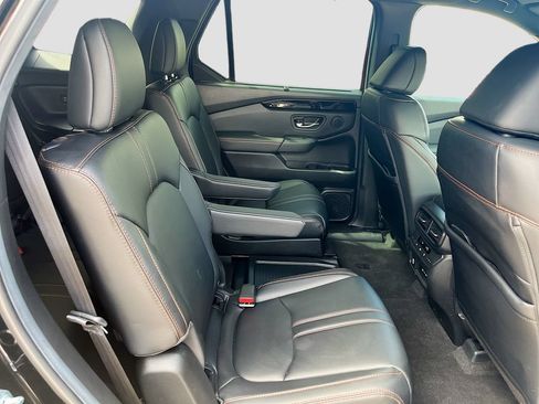 Used 2025 Honda Pilot TrailSport image 29