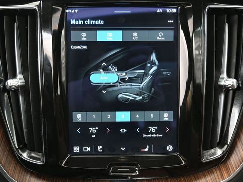 Used 2022 Volvo XC60 B5 Momentum w/ Climate Package image 26