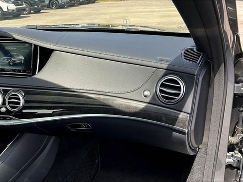 Used 2017 Mercedes-Benz S 550 Sedan image 21