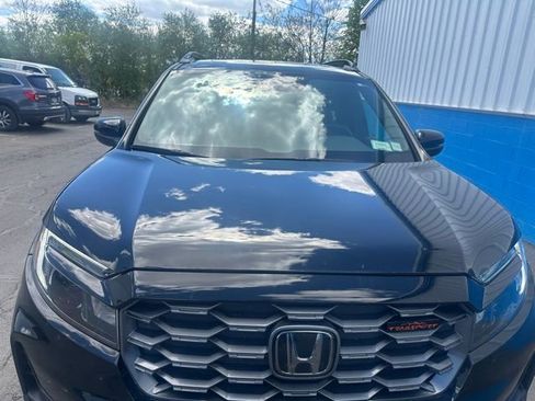 Used 2023 Honda Passport TrailSport image 3
