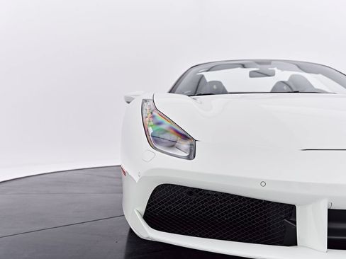 Used 2019 Ferrari 488 Spider RWD image 32
