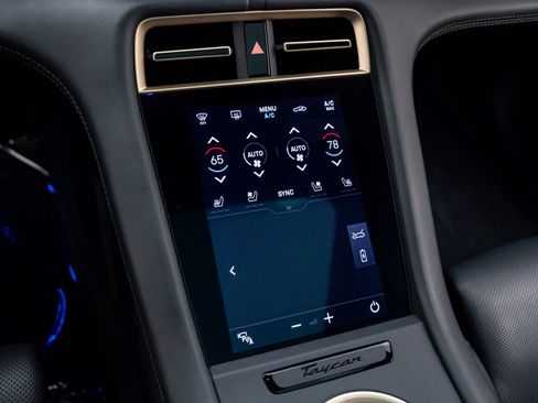 Used 2021 Porsche Taycan Turbo S image 21