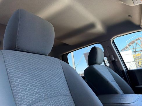 Used 2017 RAM 1500 Classic SLT AWD/4WD image 17