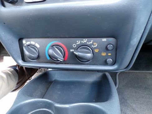 Used 2001 Chevrolet Cavalier Sedan w/ Preferred Equipment Group 1 image 18