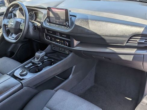 Used 2025 Nissan Rogue SV AWD/4WD image 25
