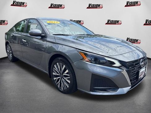 Certified 2024 Nissan Altima 2.5 SV w/ SV Premium Package FWD image 3