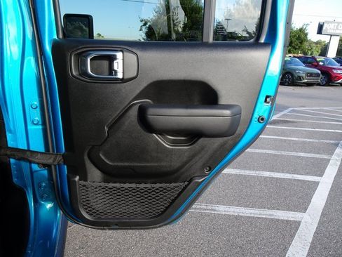 Used 2024 Jeep Wrangler Unlimited image 18