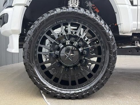 Used 2025 Ford F450 Platinum w/ Camper Package image 9