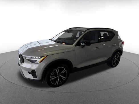 Used 2024 Volvo XC40 B5 Core image 7