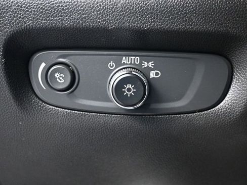 Used 2022 Chevrolet Traverse RS image 8