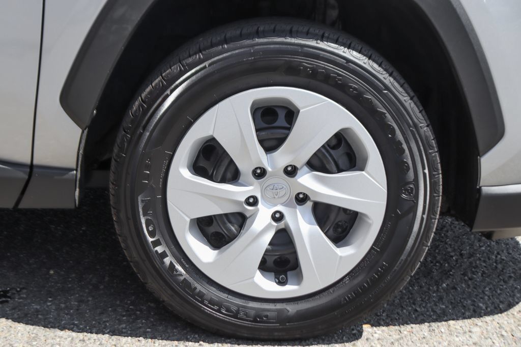 Used 2021 Toyota RAV4 LE FWD image 36